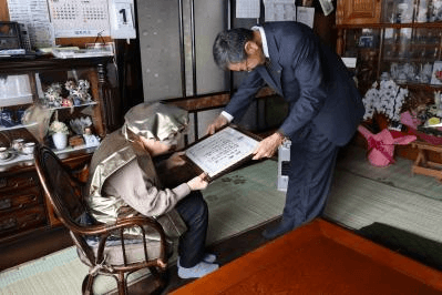北塩原村の賀寿贈呈式