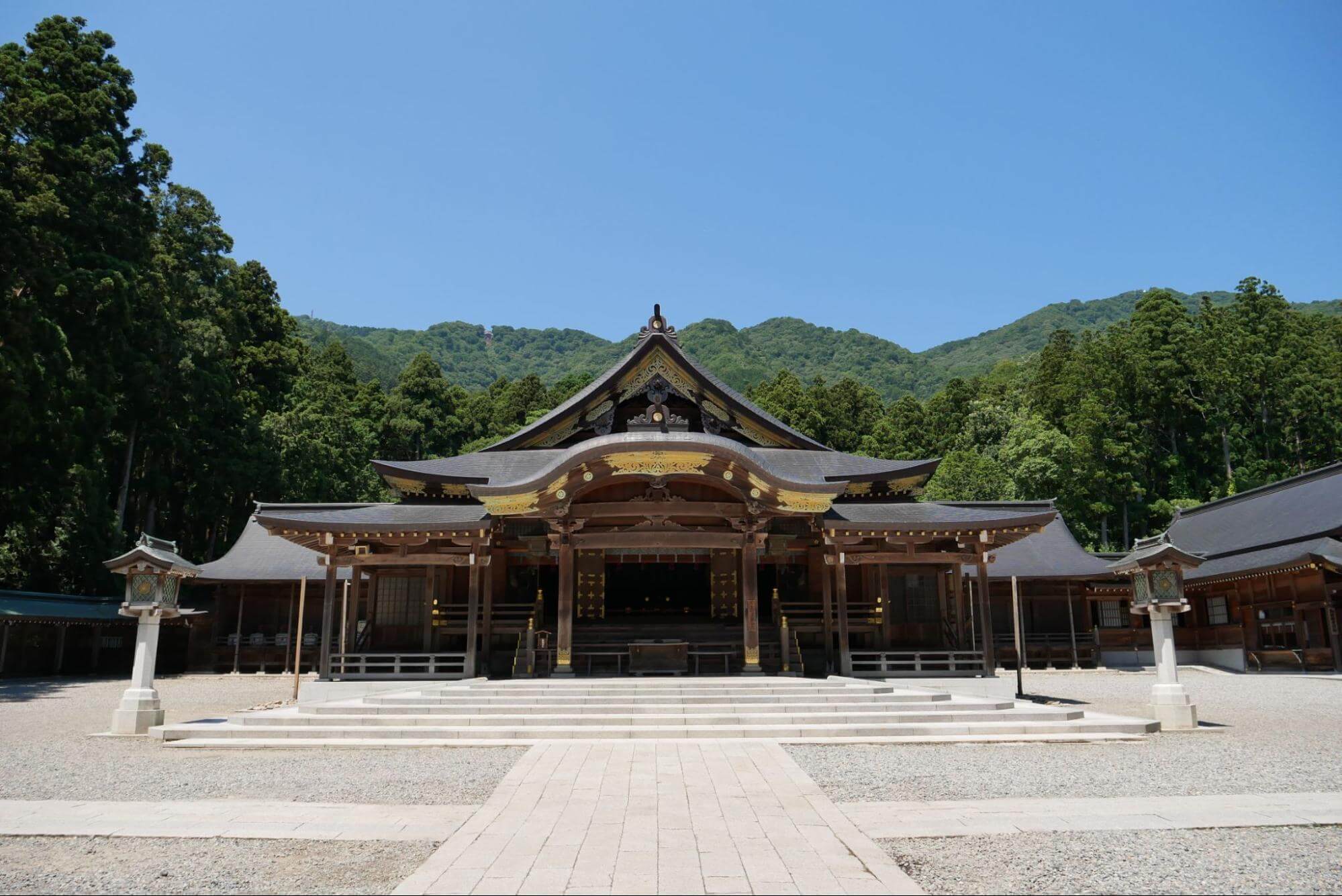 新潟県屈指の人気パワースポット「彌彦神社」
